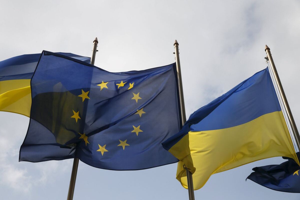Ukrainian and EU flags fly in front of the Presidential Administration in Kiev